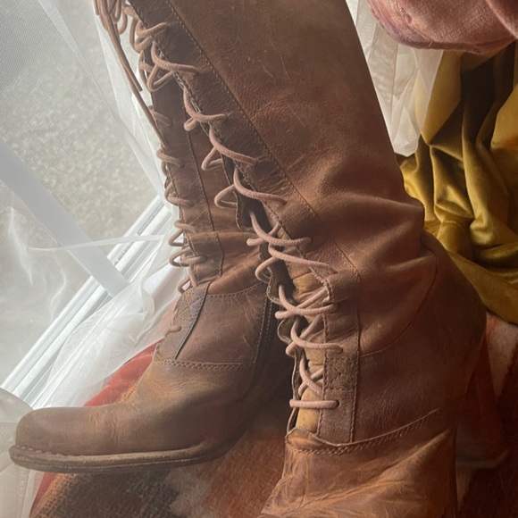 SOLD. Vintage Frye Villager lace up - Picture 5 of 8